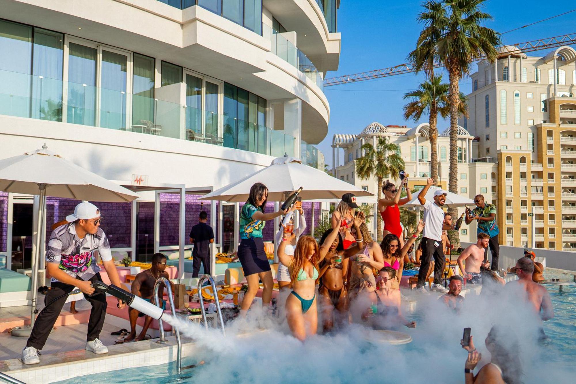 Five Jumeirah Village Dubai Buitenkant foto The pool party at the hotel