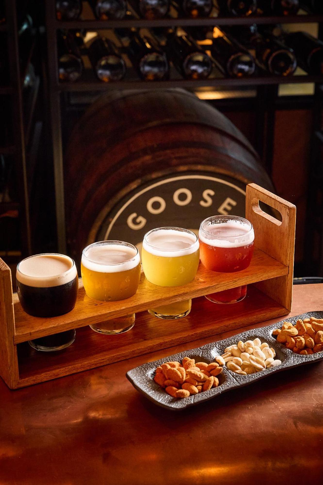 Five Jumeirah Village Dubai Buitenkant foto Goose Island beer