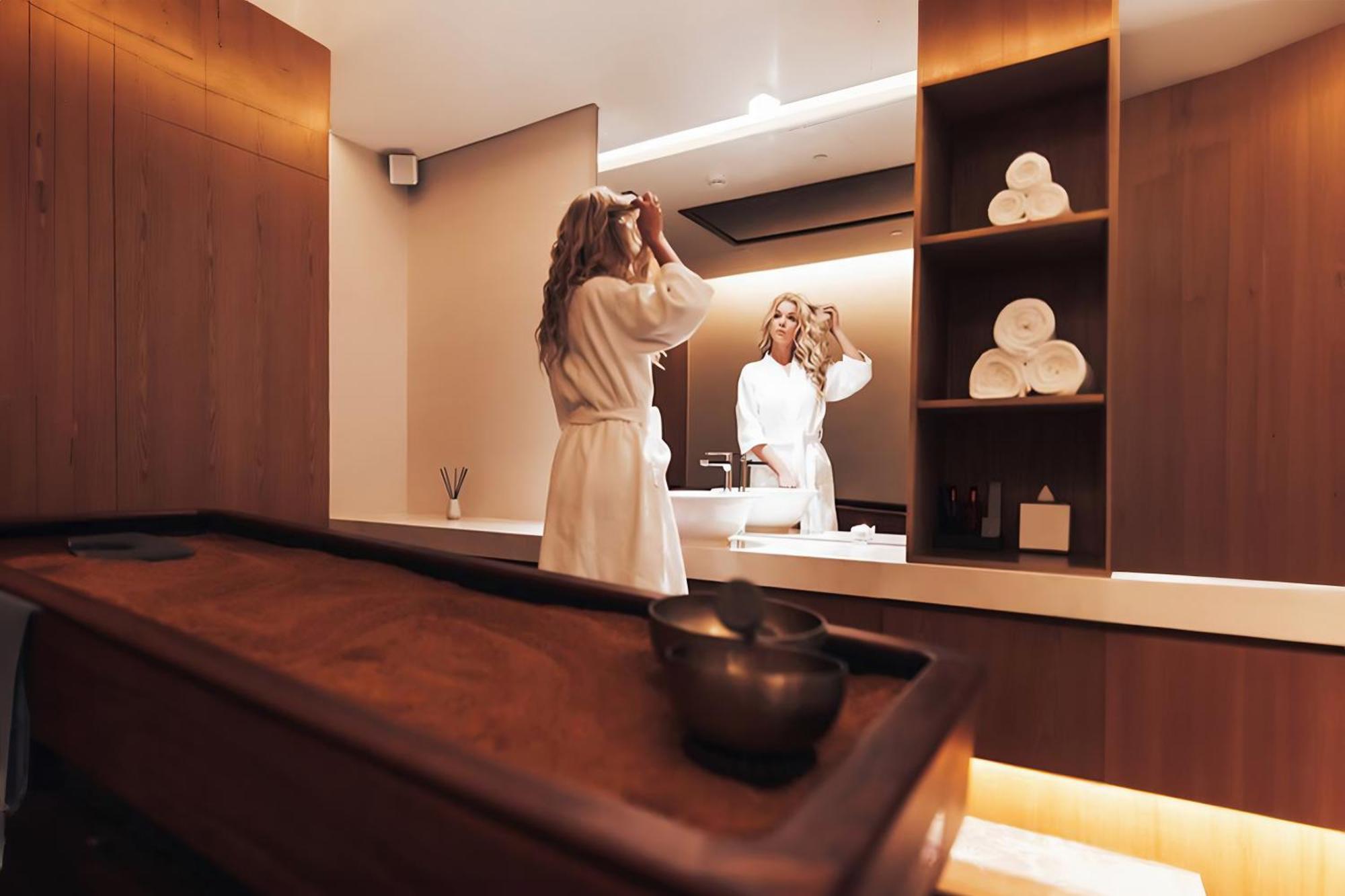 Five Jumeirah Village Dubai Buitenkant foto A spa at the Mandarin Oriental, Munich