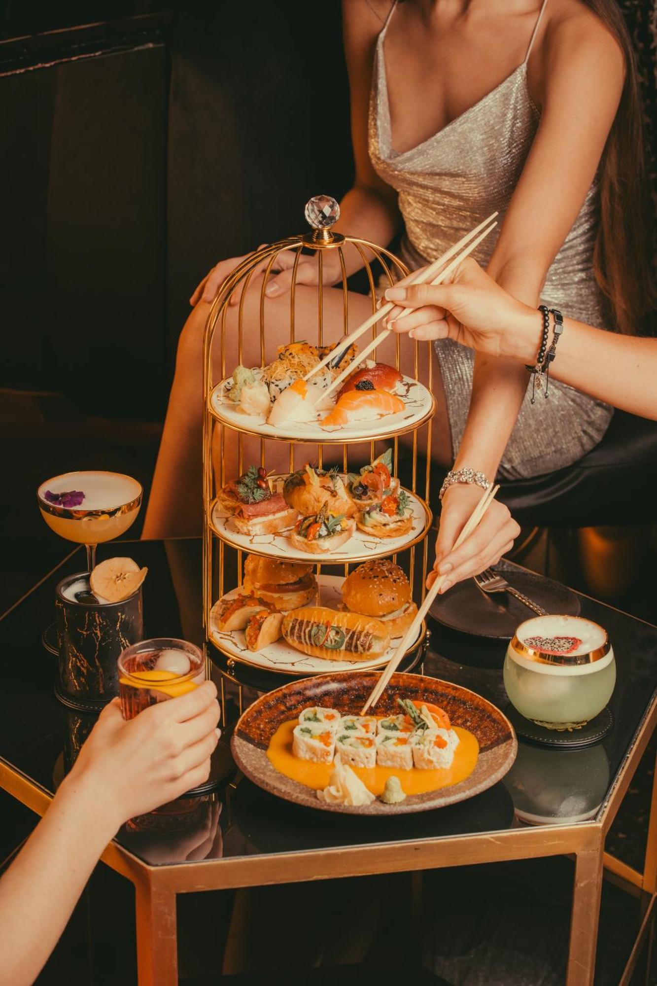 Five Jumeirah Village Dubai Buitenkant foto Afternoon tea at the Mandarin Oriental